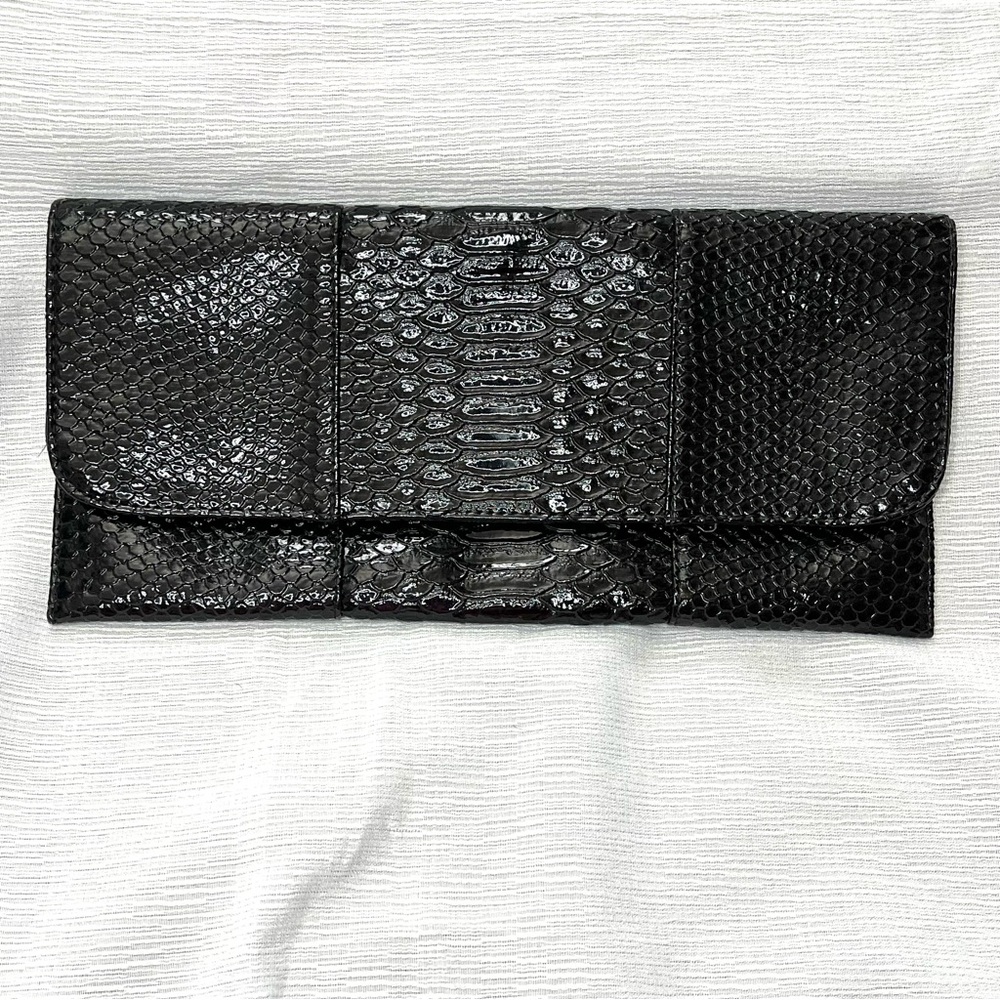Black clutch